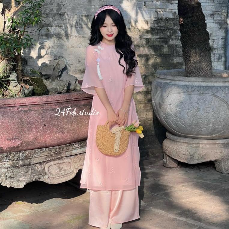  Set áo dài cách tân nữ 4 tà vải tơ thêu cổ tết tròn đính nơ hoa kèm quần lụa và bờm AD05 - 24Feb.studio - áo dài kiểu đẹp 