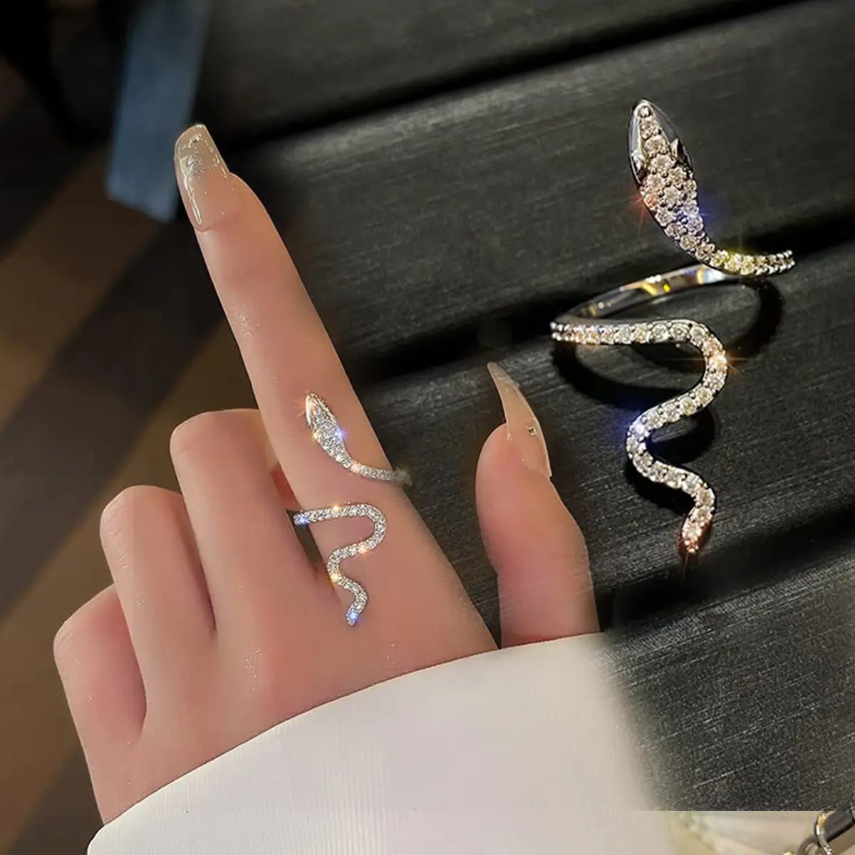Minzo - Cincin Wanita Korea Motif Ular Aksen Kristal Zircon Silver Aksesoris Hiasan Jari Gaya Vintage Kekinian