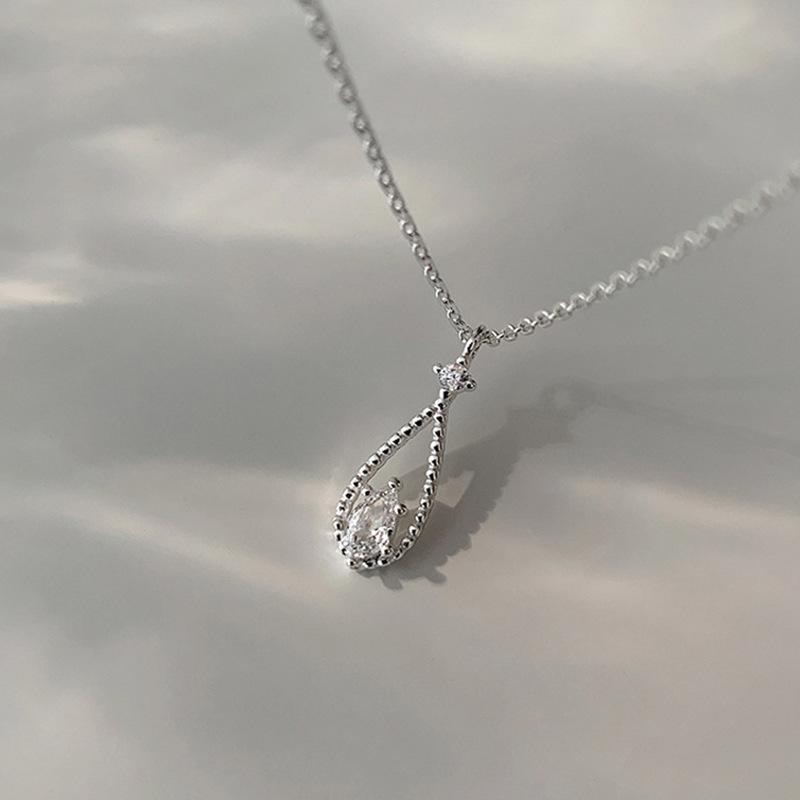 Product Introduction of Vòng Cổ Mặt Dây Chuyền Giọt Nước Zircon, Phong Cách Cổ Điển Sáng Bóng, Dành Cho Nữ, Thiết Kế Tối Giản, Dây Chuyền Xương Đòn Hình Giọt Nước, Kiểu Choker, Thích Hợp Cho Tiệc Cưới, Đồ Trang Sức 8