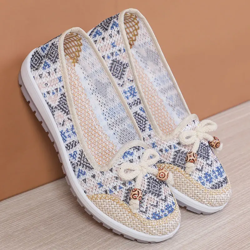 Giày Vải Mùa Hè, Đế Mềm Cho Nữ, Chống Trượt, Giày Cho Mẹ, Thoáng Khí, Thiết Kế Khoét Lỗ Thích Hợp Cho Phụ Nữ Trung Người Già Và Cao Tuổi, Dép, Đế Bằng, Giày Sữa