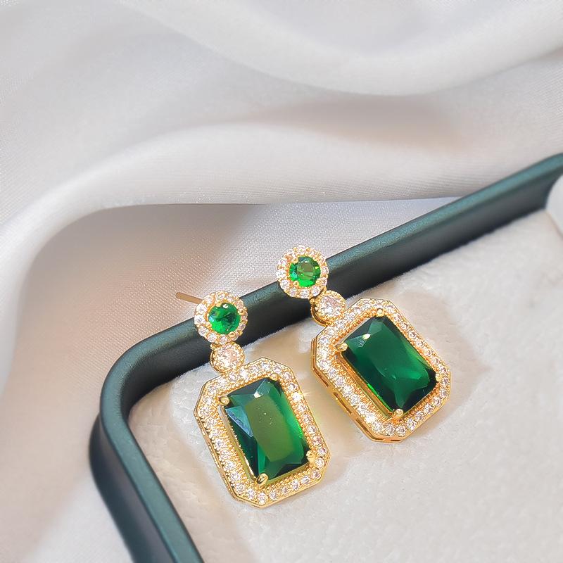 Product Introduction of Emerald Set Necklace Women's High Sense Temperament Entry Lux Fashion New Ring Ear Stud Pendant Three-Piece Set Ornament 6
