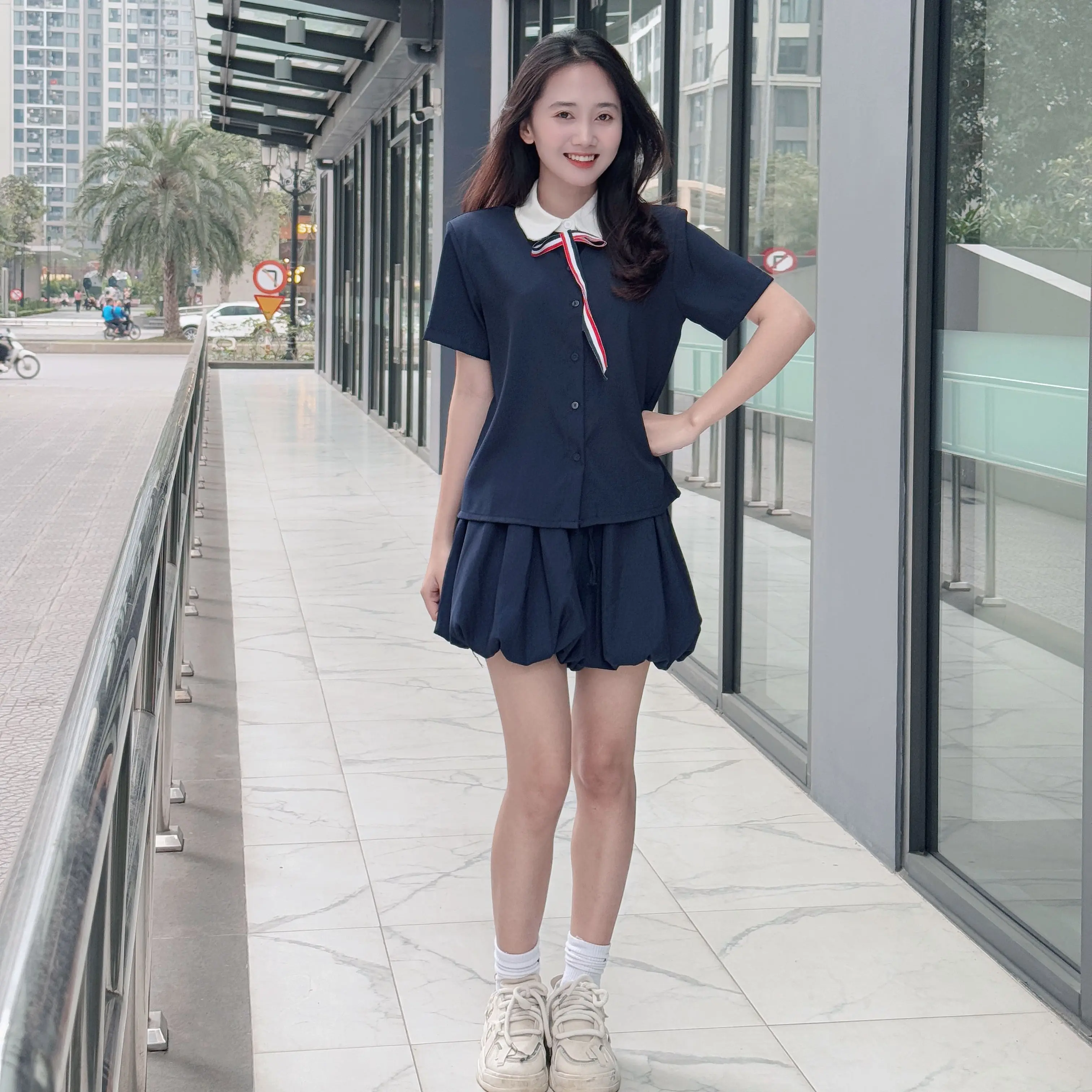 Set đồng phục nữ Hàn Quốc – Áo sơ mi phối chân váy dáng ngắn mặc đi chơi, chụp ảnh cực xinh