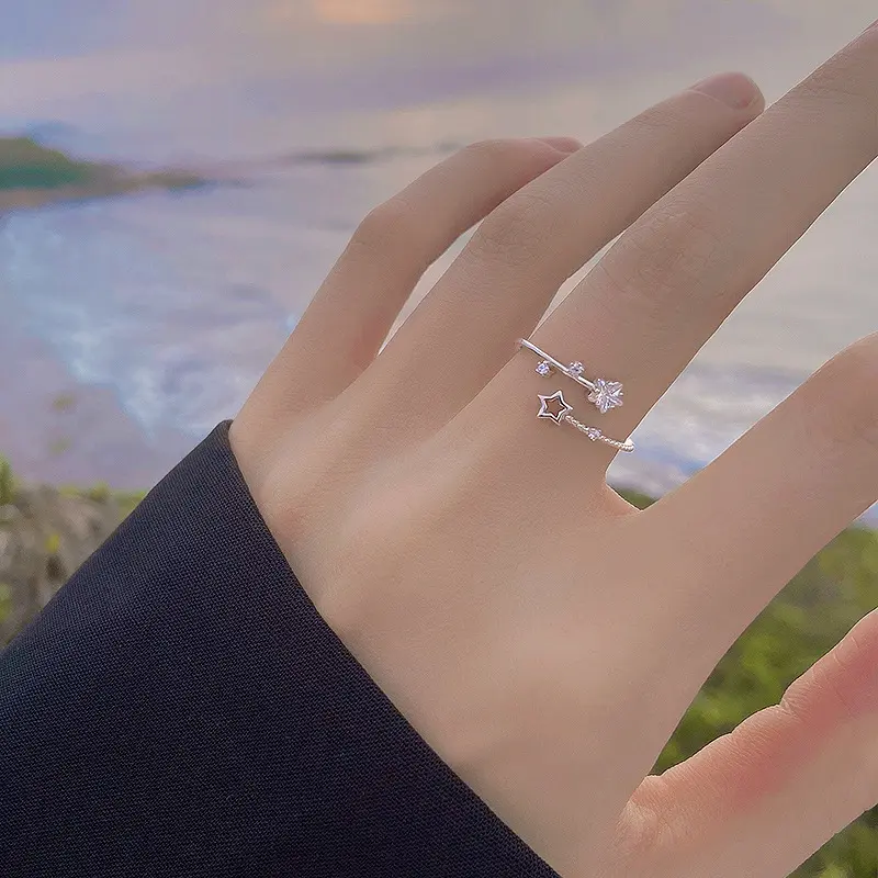 Luxury Starlight Ring: Elegant Design for Fashionistas
