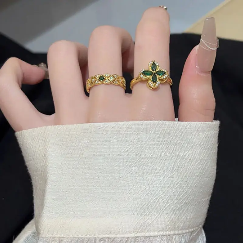 Emerald Clover Ring for Women Light Luxury Minority European and American Court Style Retro Temperament Wild Index Finger Ring