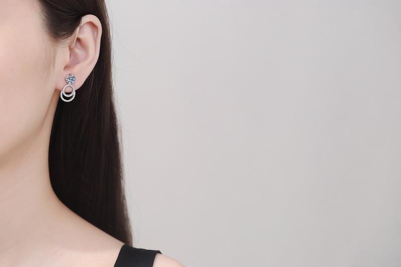 Product Introduction of European and American Earrings S925 Sterling Silver Studs Light Luxury High-end Moissanite Studs D Color 1 Carat Moissanite Earrings 12