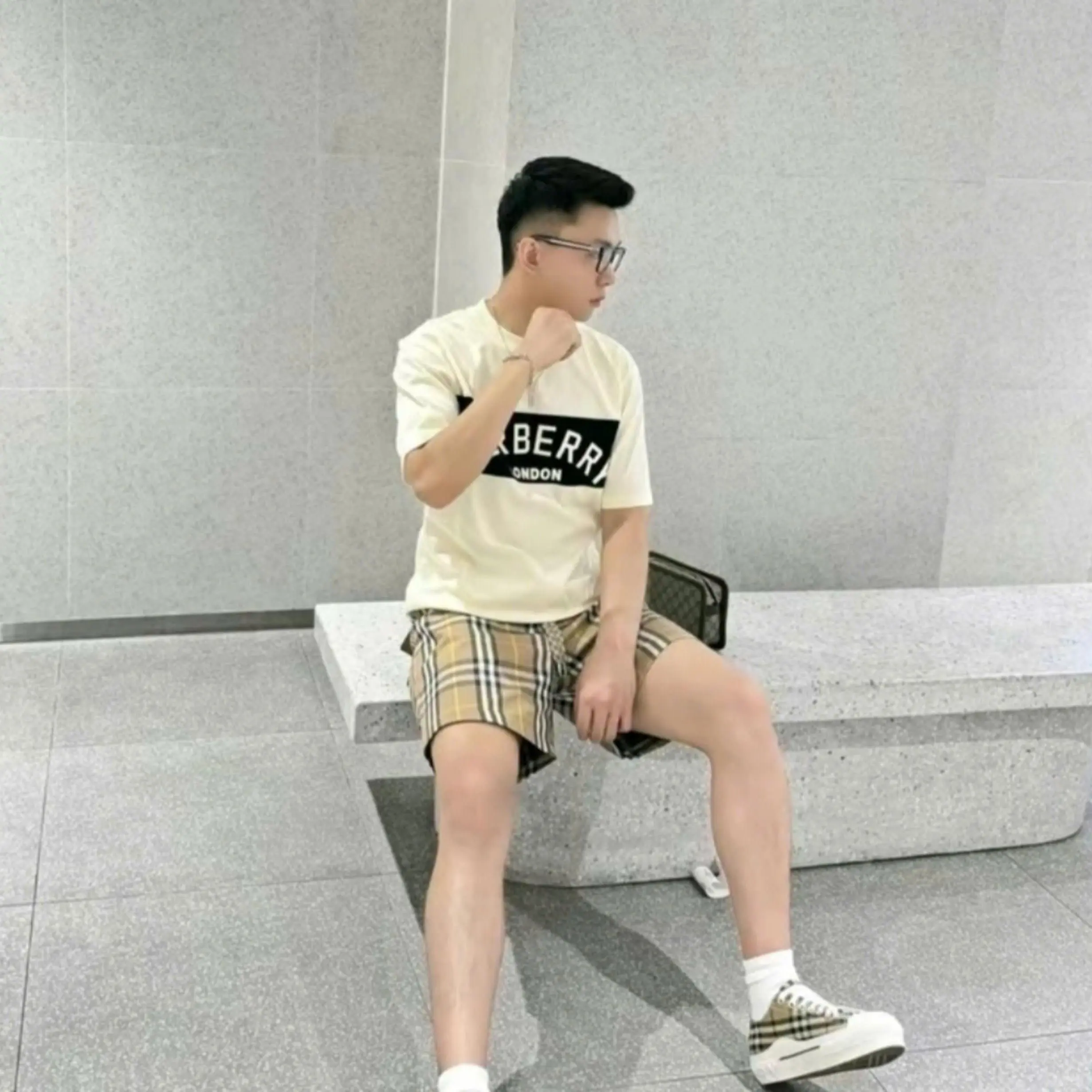 Áo thun nam cổ tròn BBR chất vải coton mềm mịn thoáng mát phong cách trẻ trung năng động Menswear Cotton Nhung Trắng