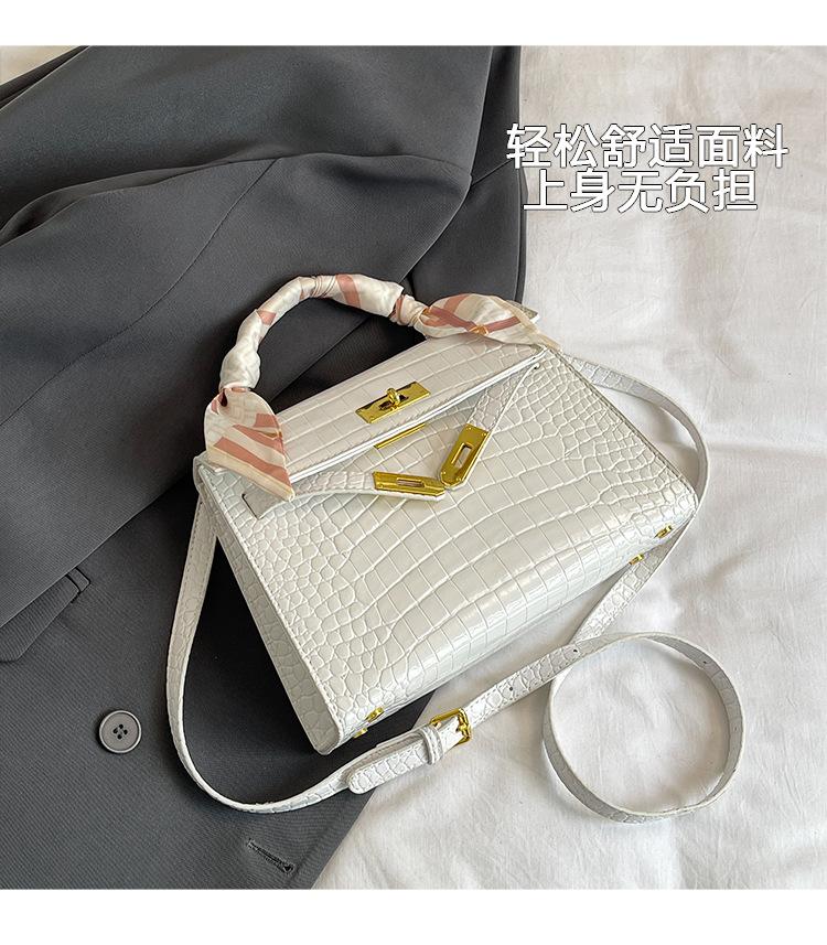 Product Introduction of Cross-Border Texture Kelly Bag 2025 Spring New Handbag Crocodile Pattern Shoulder Bag Retro All-Match Crossbody Women's Bag 4