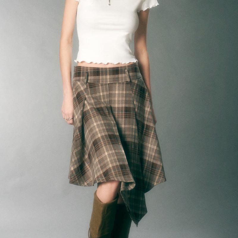 Chân váy dáng lửng tà bất đối xứng INTO.EIGHT thiết kế (CLOVER SKIRT) 4