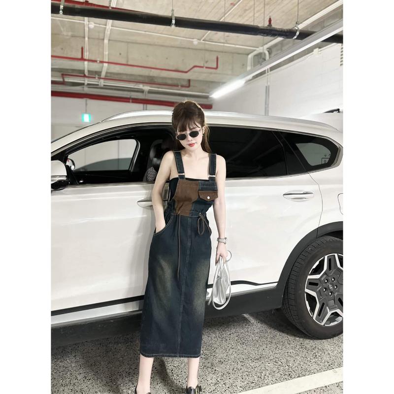 Yếm váy jean 2 dây ngực phối màu xanh, Váy yếm bò dáng dài hot trend 2023