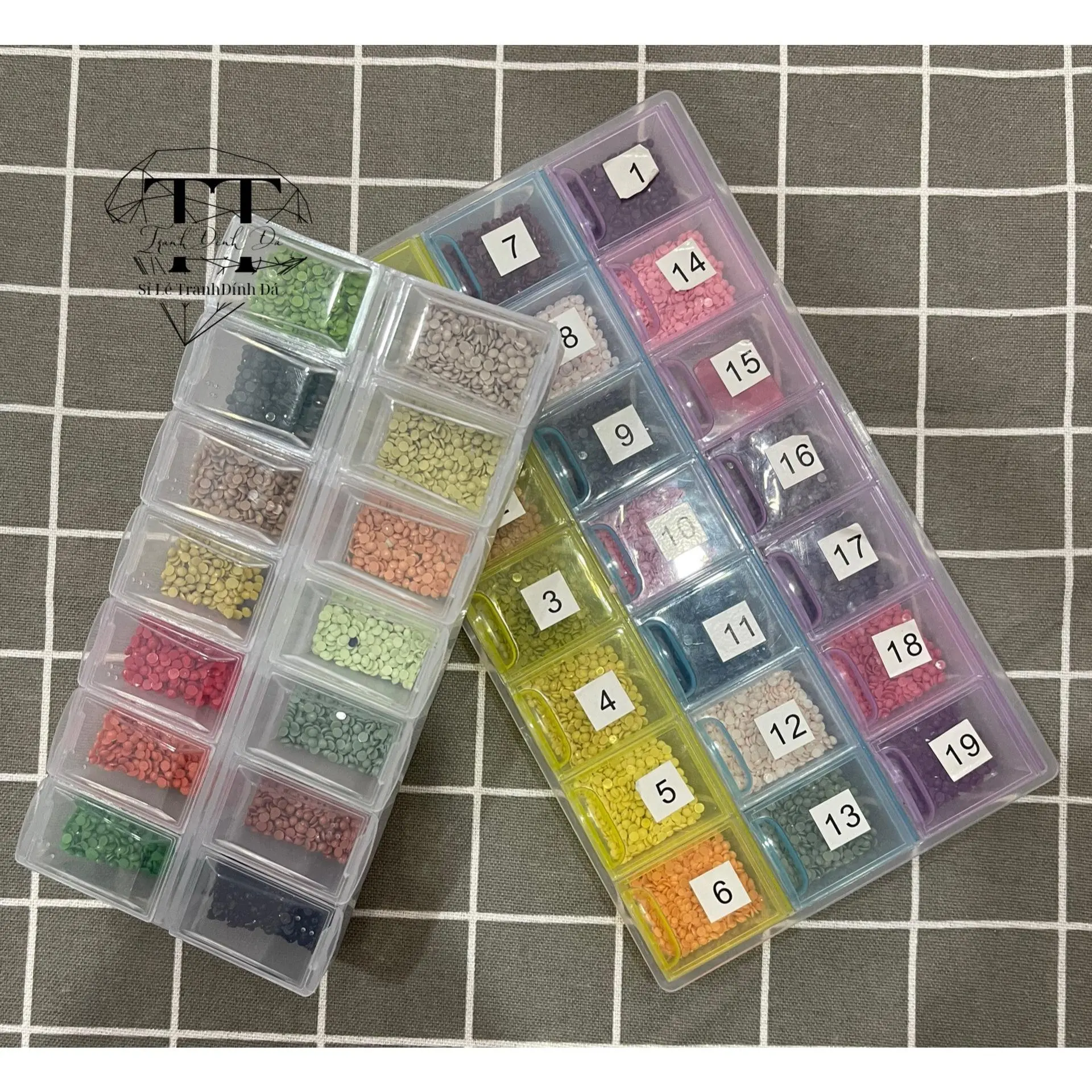 Khay 14 ô và 21 ô nhựa đựng đá, trang sức, dụng cụ nail hop dung thuoc