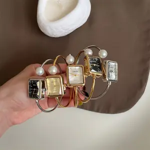 Free Box Jam Tangan Wanita Quartz Dengan Dial Persegi Dan Gelang Mutiara Mode Mewah Ringan Dan Nyaman