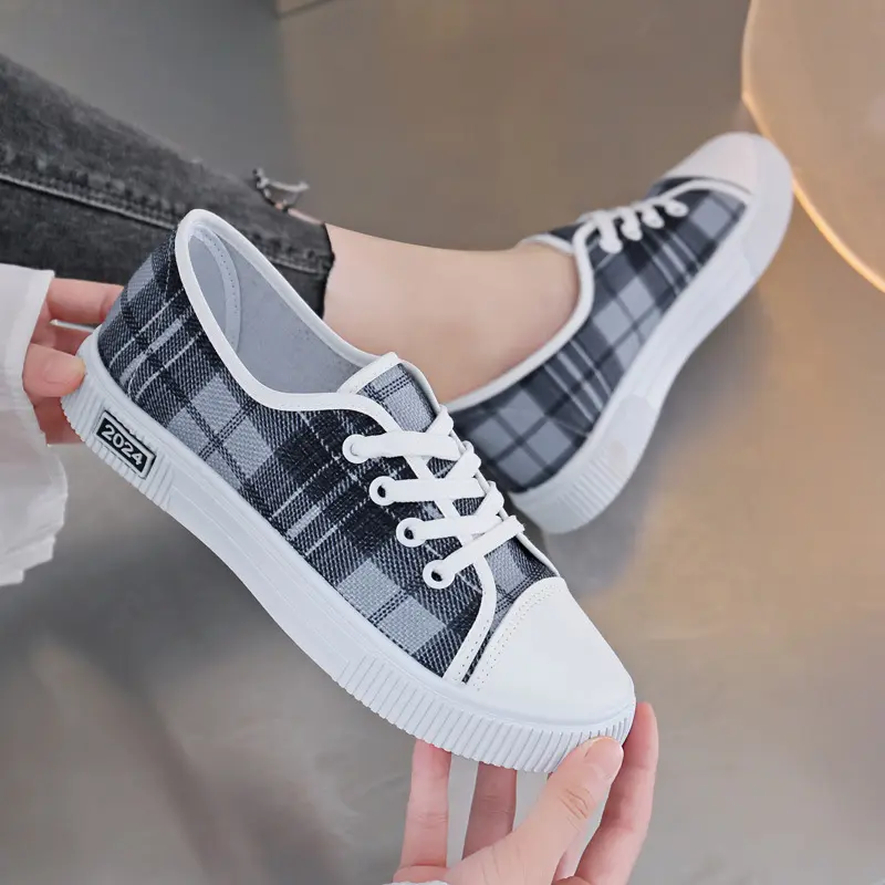 2025 New Canvas Shoes for Women Breathable Fashionable Ladies Versatile Comfortable Flat Shoes Sports Casual Shoes Student Shoes