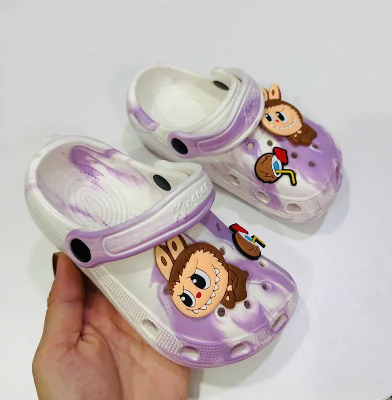 Dép sục siêu nhẹ cho bé trai bé gái loang màu tươi tặng kèm bộ hình labubu siêu dễ thương 1