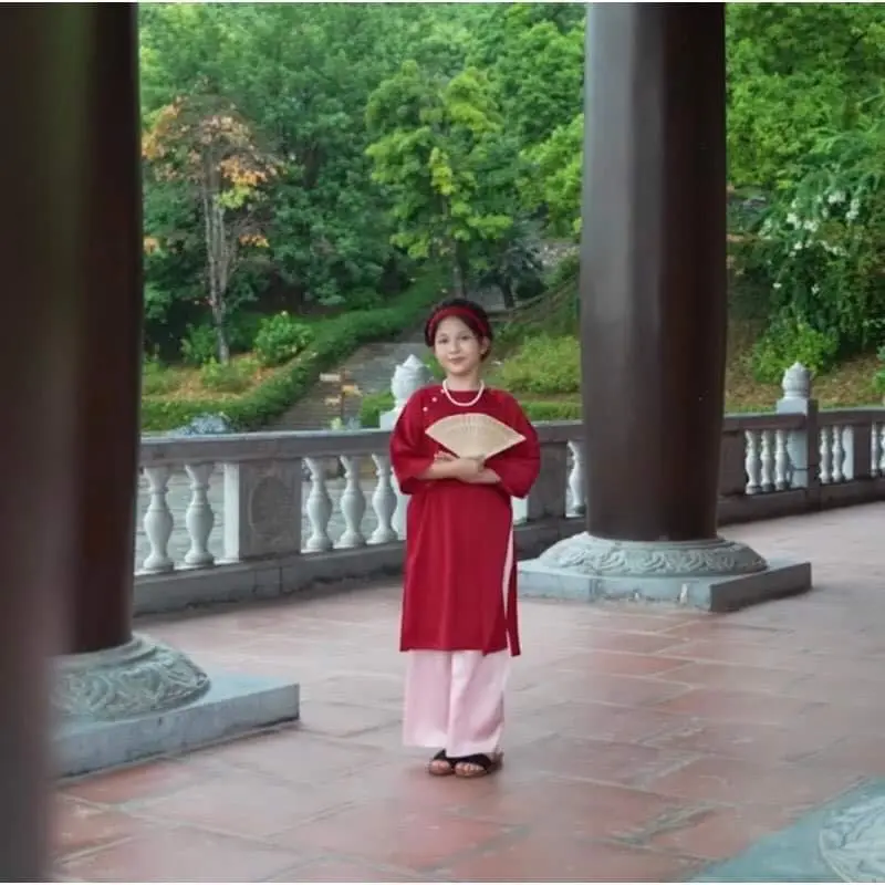 Set áo dài đính cúc mẹ và bé chất vải Tây thi ( kèm bờm cho bé )