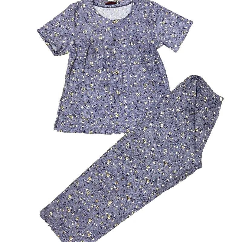 Tay ngắn size số 3 từ 45-53 cho người già. Trẻ dưới 55 tuổi từ 52-60Kg Vòng 1 áo là 94 cm . Quần dài 85cm áo 2 túi có ráp đô dún ngực xẻ tà. Bộ chất thun lạnh mềm mát co giãn chất vừa mặc không mỏng lộ