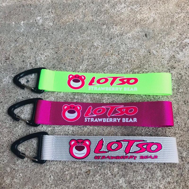 Nhãn Dán Móc Chìa Khoá Xe Hình Gấu Dâu Women Móc Khoá