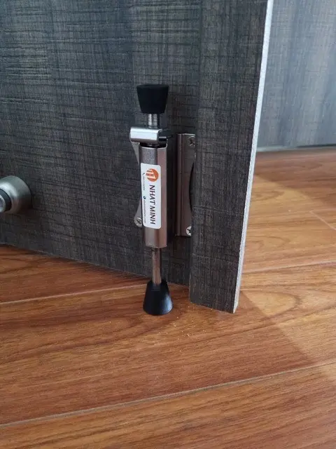 Chân hãm cửa đa điểm inox 304, chân chống và giữ cửa chính đạp thông minh bản mới 2023 có lẫy hãm mở nhanh cực chắc