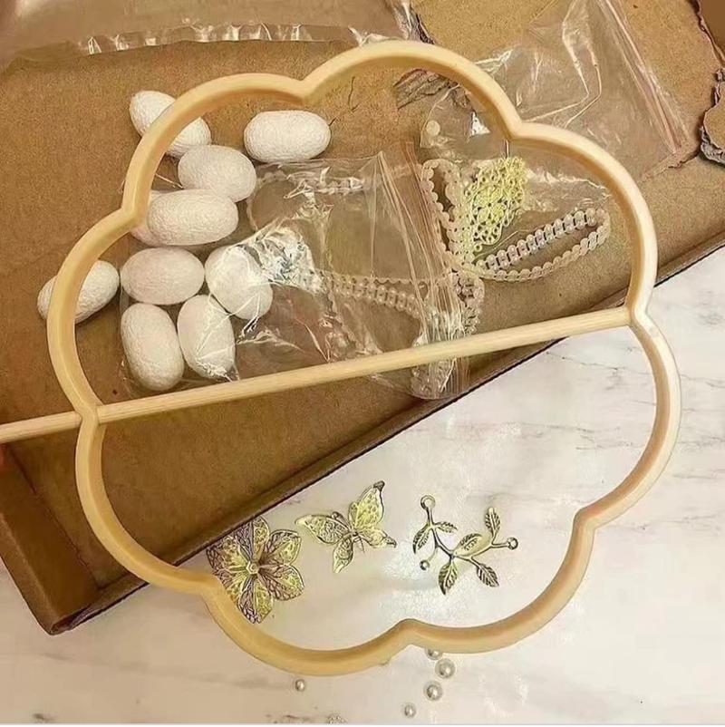 Product Introduction of Trọn Bộ Quạt Tơ Tằm Phong Cách Cổ Trang Tự Làm. Khung Quạt, Tay Cầm, 10 Kén Tằm (Nguyên kén, Không bị cắt) , 1 Bộ Trang Trí. quạt cuốn tơ tằm sét quạt tơ tằm hình sừng giấy hầu set tiền ba Decor 2
