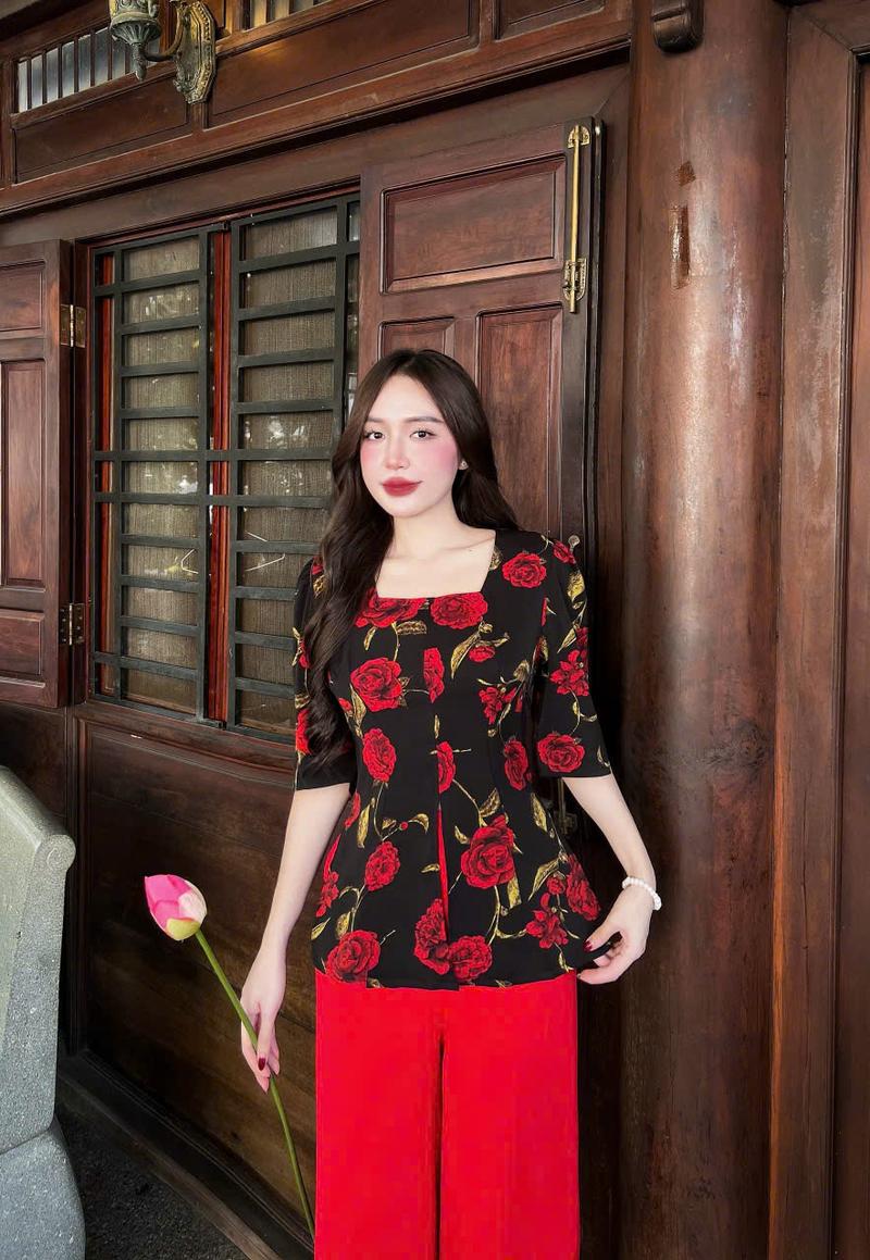 Product Introduction of SÉT ÁO KÈM QUẦN BÀ BA CỔ VUÔNG TAY LỠ HOA HỒNG CHẤT VẢI LỤA MANGO CÓ 2 SIZE LỚN VÀ NHỎ 14
