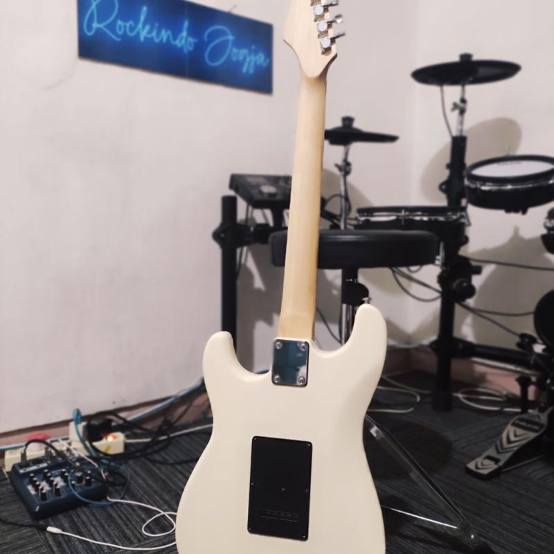 Gitar Elektrik Difergio Original Listrik Body Alder Neck Mapel 6 Senar Model Stratocaster Warna Cream FREE Packing Kayu 4