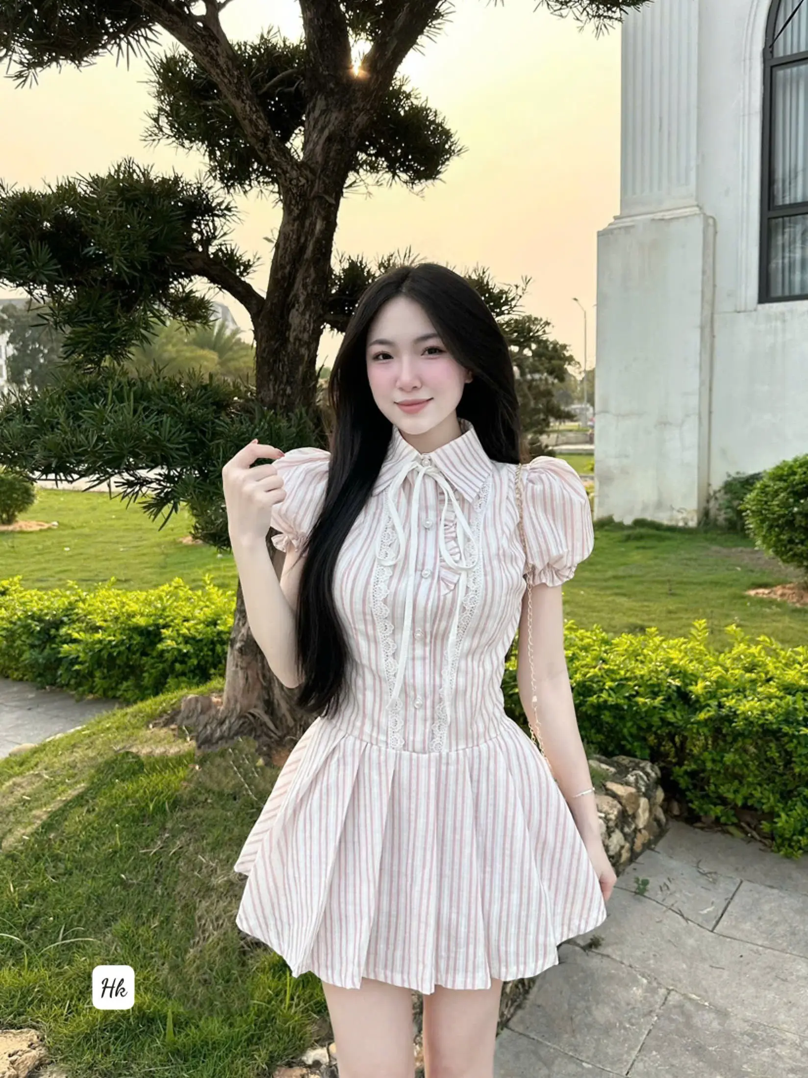Đầm nữ thiết kế kẻ sọc tay ngắn bồng đính nơ cổ khuy ngọc, Váy viền ren chiết eo from chuẩn (có lót quần) - Ảnh Thật