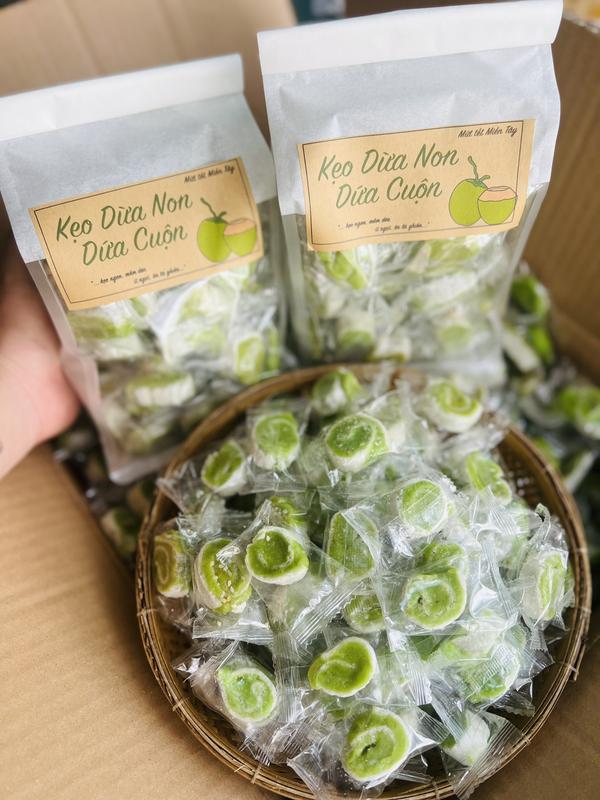  Túi 500G - Kẹo dừa non lá dứa cuộn bánh phồng - kẹo dừa bến tre 