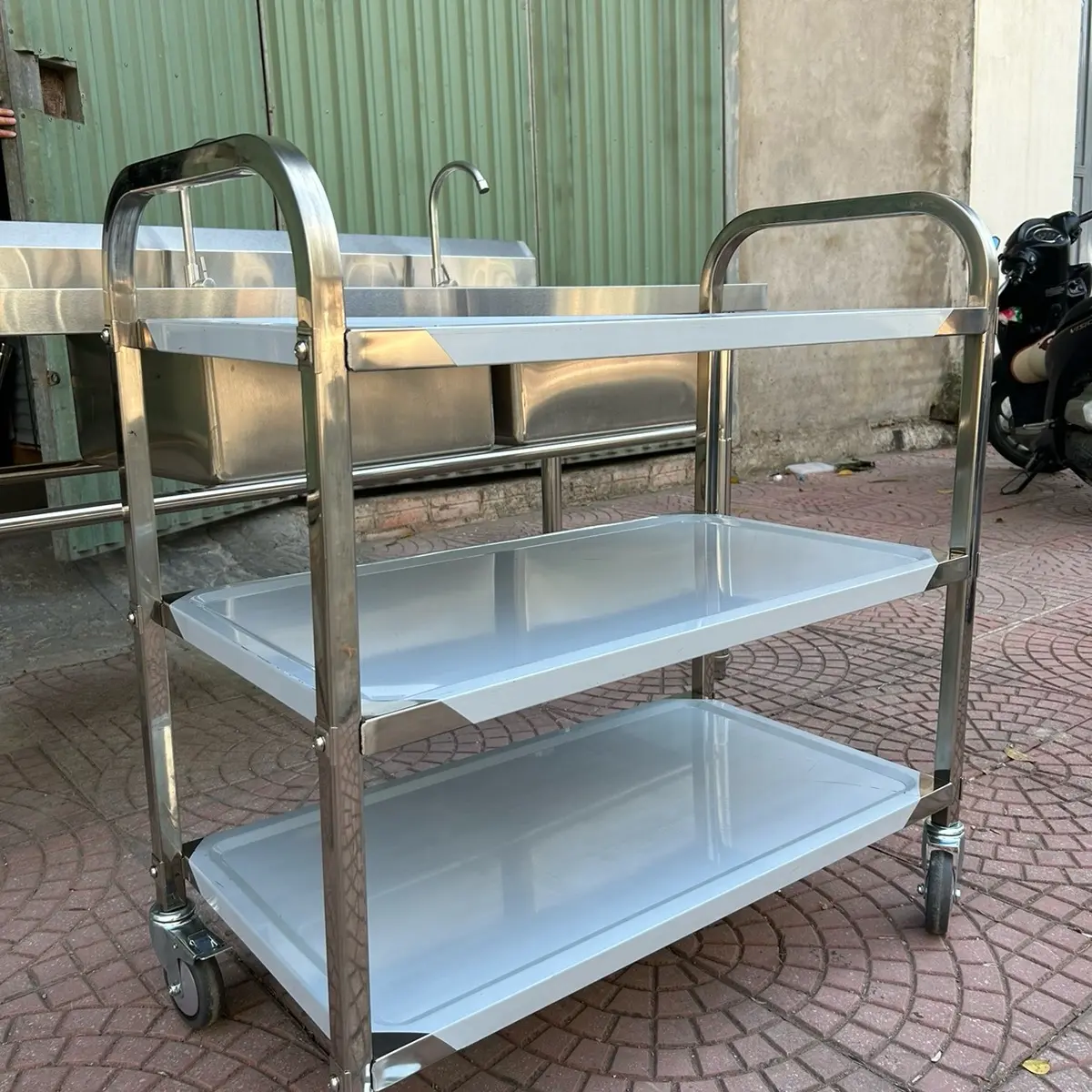 Xe đẩy thức ăn inox chắc chắn dày dặn