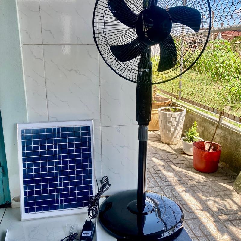 Quạt tích điện DC01, có hỗ trợ sạc NLMT, tấm pin 16v20w, cục sạc điện lưới 12v2A, thời gian sử dụng 4H đến 5H