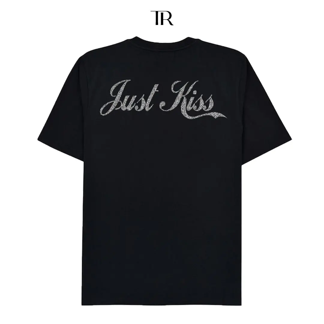 (TR) Áo thun cổ tròn Just Kiss in kim tuyến form Boxy và Oversize. Chất liệu 100% cotton 270gms