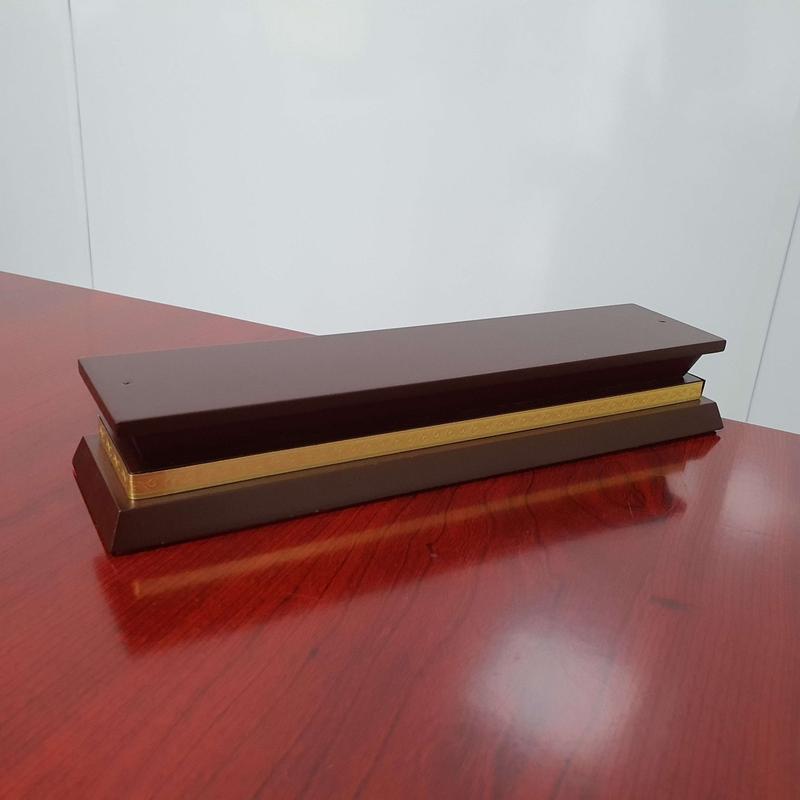 Biển chức danh mica đế gỗ - Bảng tên chức danh để bàn - Kệ đế gỗ, thân mica KT 12x24cm có ốc (không ốc) 7