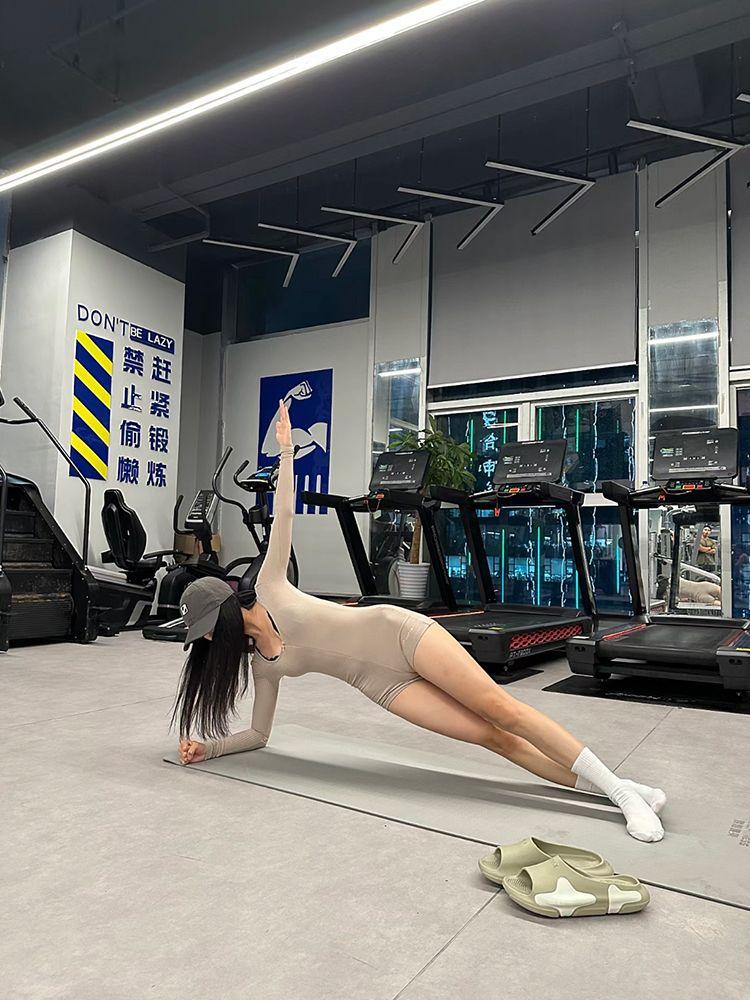 Product Introduction of Trang Phục Tập Gym Thể Dục, Một Mảnh, Dễ Thương Và Gợi Cảm, Bộ Đồ Tập Yoga Màu Hồng Ngọt Ngào Dành Cho Nữ, Dài Tay, Bó Sát Và Bó Sát, Cô Gái Nóng Bỏng Thích Hợp Cho Pilates, Quần Đùi Áo Jumpsuit Quần 14