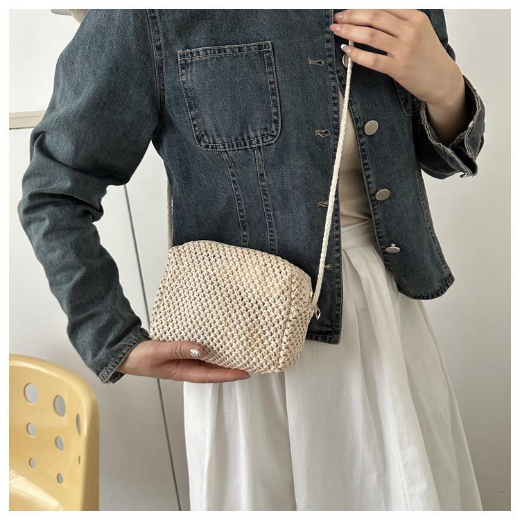 Tas Mini Anyaman Musim Panas untuk Wanita 2025 Gaya Pastoral Segar Trendy Tas Selempang Jerami Tas Persegi Kecil dengan Desain Net yang Stylish