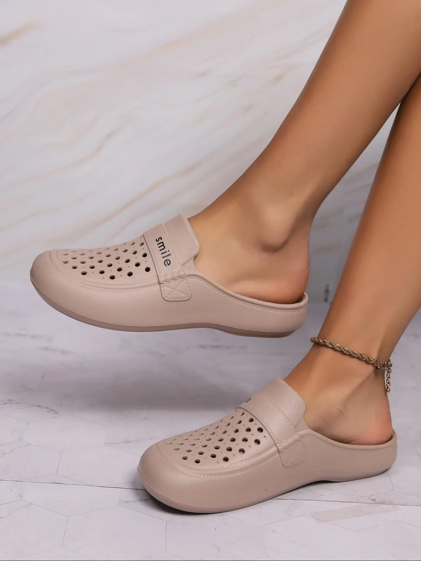 Women's Fashionable Hollow Out Letter Design Clogs, Casual Comfortable Soft Breathable Clogs, All-match Commuter Shoes for Work & Daily Wear
