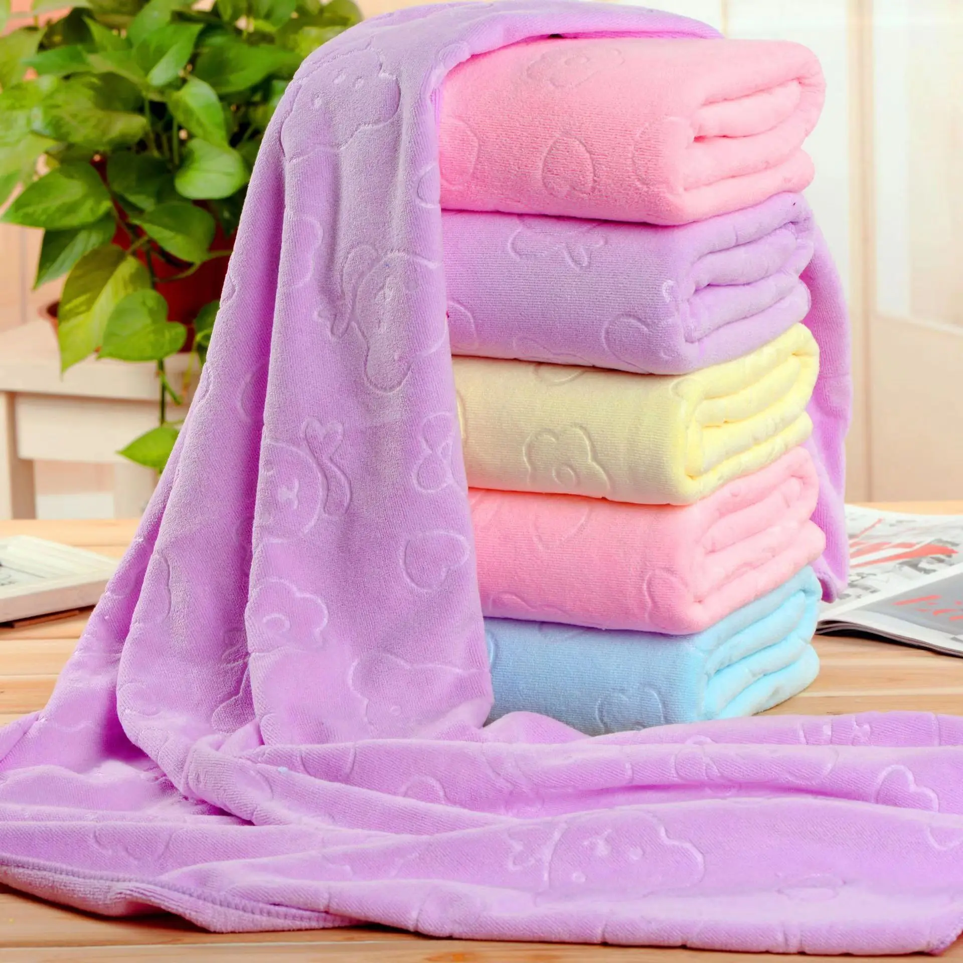 Khăn tắm gấu nổi, chất liệu Microfiber, khăn tắm biển, thấm hút, mềm mại, không xơ, không phai, thích hợp làm quà tặng, kích thước 70 * 140cm Nhà Tắm khăn mochi