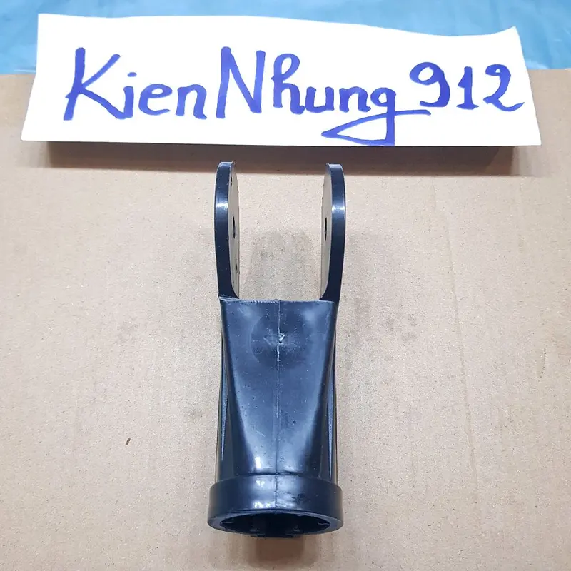 Típ cổ quạt công nghiệp , đường kính lỗ ống là 25mm , độ dày để bắt cổ là 32mm , giúp cố định phần ống sắt với thân dưới quạt 1