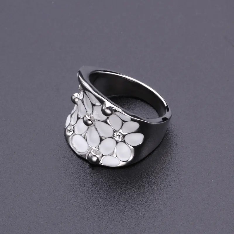 Elegant Temperament Band Ring With Flower Shape Pattern Oil Dripping Ring For Women 1