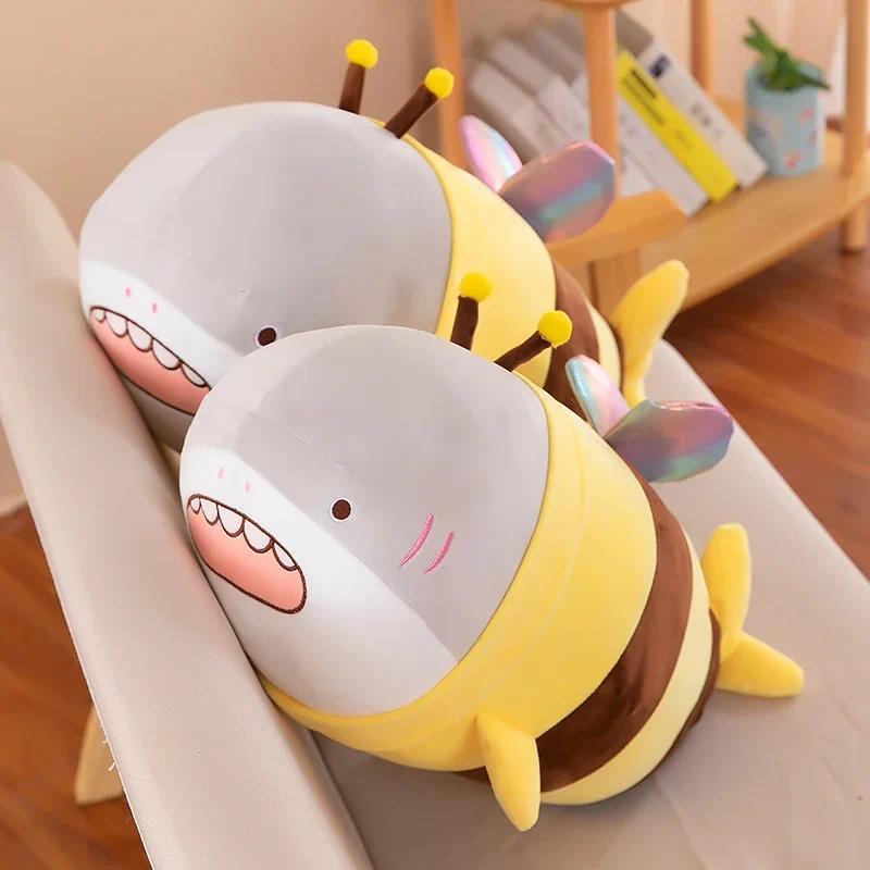 Product Introduction of 1 Chiếc Đồ Chơi Nhồi Bông Búp Bê Ong Cá Mập Mềm Gối Ôm Cá Mập Mô Hình Nhân Vật Hành Động Đồ Chơi Nhồi Bông Búp Bê Ôm Ngủ Quà Tặng Sinh Nhật Cho Trẻ Em Toy Phát Nhạc 2
