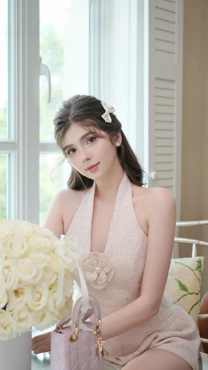 Product Introduction of P84 - Jumpsuit tiểu thư vại dạ tweed cổ yếm phối hoa trà dáng ngắn xinh xắn 6
