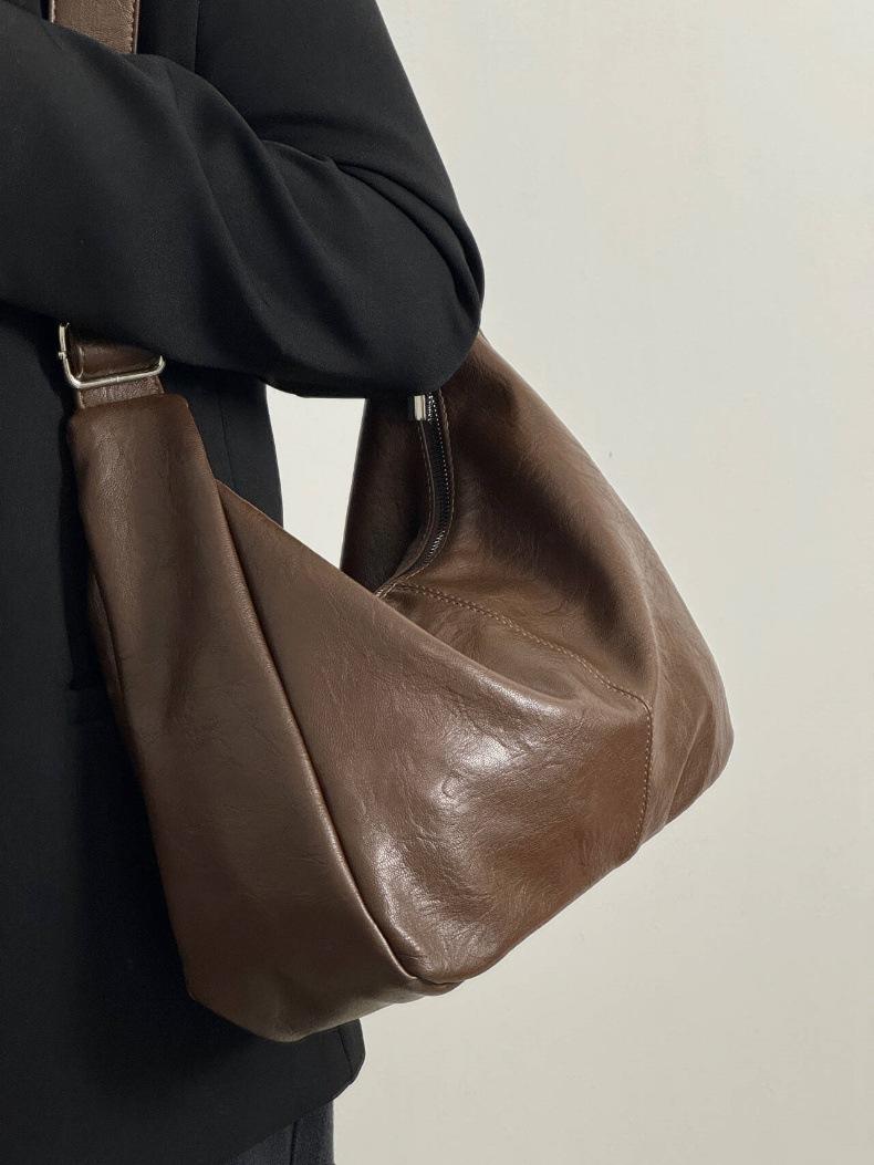 Product Introduction of 2025 New Women's Bag Maillard Retro Crossbody Bag Soft Leather Large Capacity Versatile Shoulder Tote Bag 16