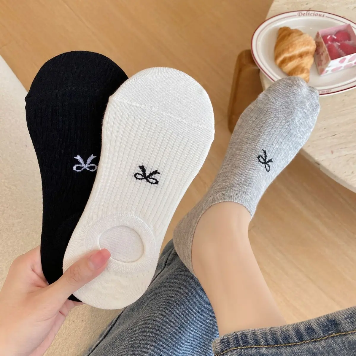 Vertical Striped Bowknot Boat Socks for Women Summer Thin Low-cut Shallow Invisible Socks Non-slip Simple Solid Color Short Socks