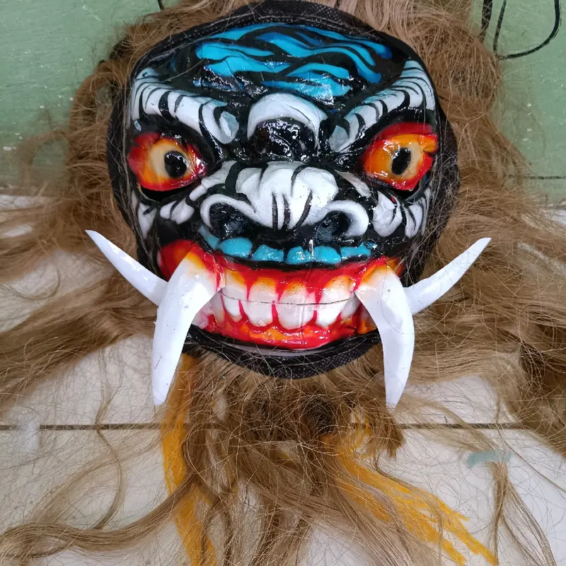 Buto Plastik Seram 1