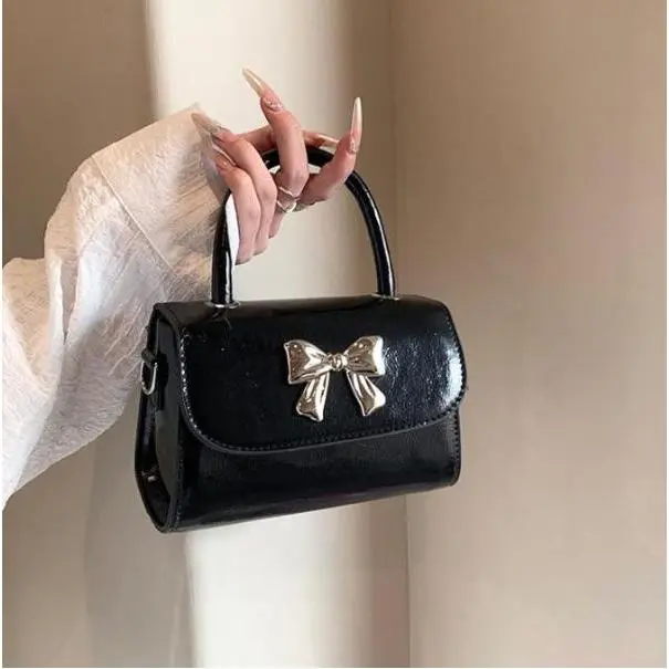 Túi mini nữ túi cầm tay đeo chéo dáng đẹp hoạ tiết nơ bạc đi chơi đi tiệc dễ thương BABUMAP - TDC013