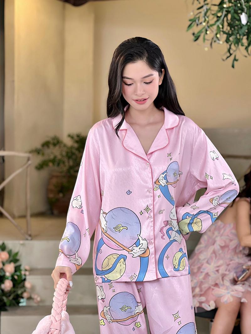Product Introduction of EL.RÊVER - Mẫu pijama lụa Rêver Bunny phiên bản đặc biệt tháng sinh nhật  - Màu hồng - 0723S99 7