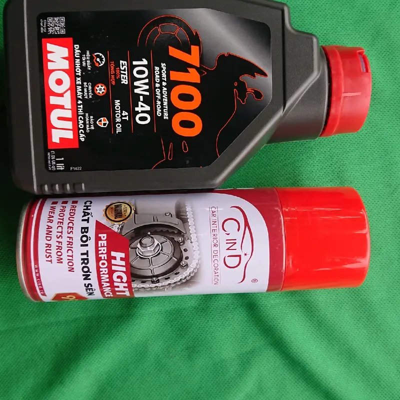 Dầu nhớt xe máy Motul 7100 10w40 1 lít và 1 chai xịt dưỡng sên 450 ml (bộ sản phẩm gồm 2 món như hình) 2