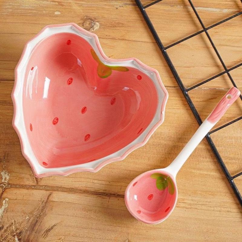 Bát sứ hồng hình dâu tây hình trái tim  - set bát sứ kèm thìa