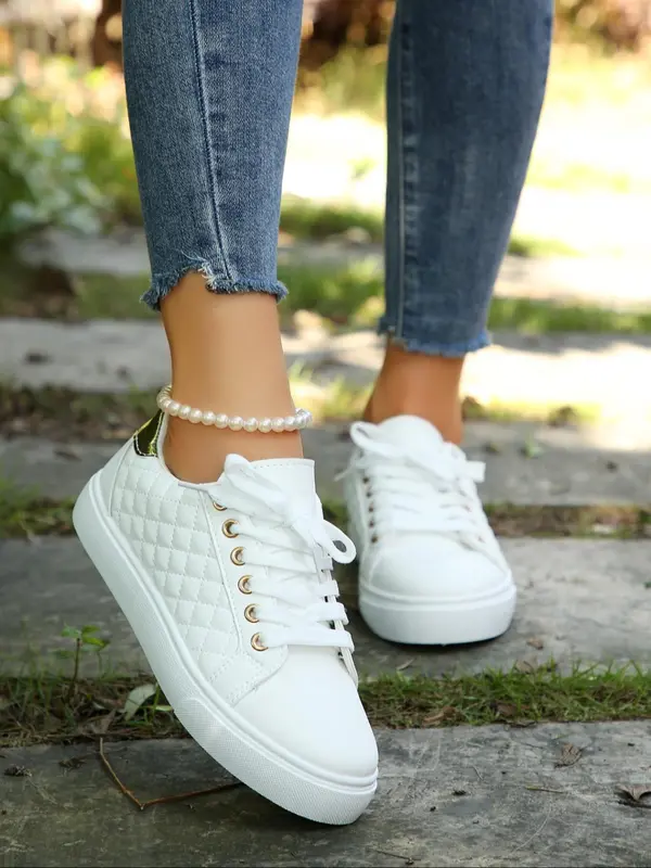 Women's Fashionable Lace Up Low Top Sneakers, Casual Comfortable Breathable Sports Shoes, All-match Round Toe Shoes for Daily Wear 2