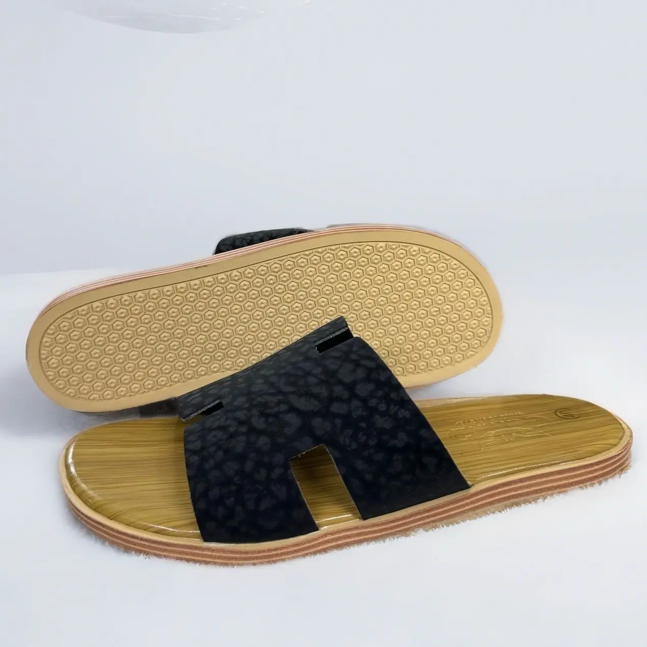 Dép Da Nam GWIN DN38 Chất Liệu Microfiber, Đế TPR Chống Trơn Trượt, Mặt Đế Vân Sandal Đế Bằng DéP Nhung Đồng
