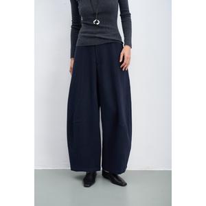 Modern Vintage Style: High-Waisted Wide-Leg Trousers
