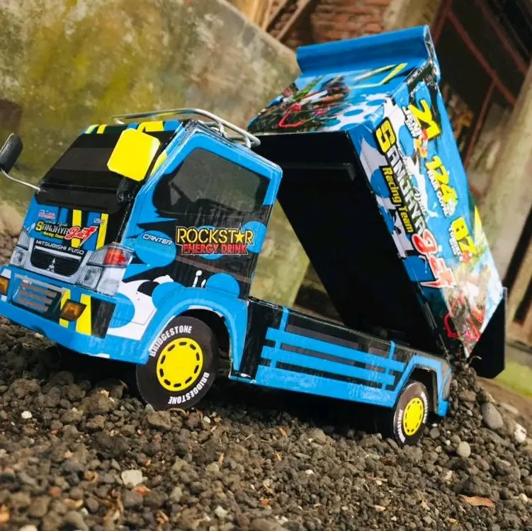 Miniatur rc truk canter Set Hadiah Pengendali Jarak Jauh Game Elektrik Cowok Cewek Beraneka warna Pendidikan dump truk canter Kado Lampu Roda 2