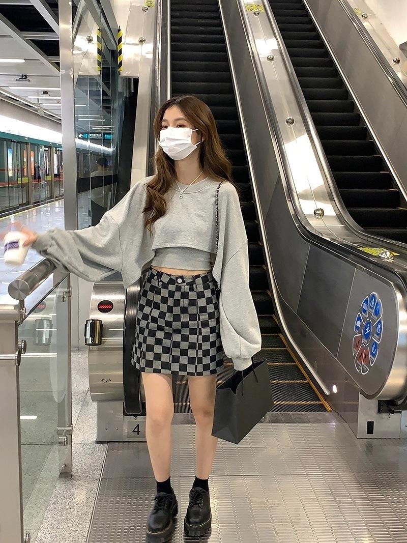 Product Introduction of เสื้อสเวตเตอร์คอกลมแขนยาวผู้หญิงสีทึบ, สไตล์สปอร์ต, แฟชั่นสไตล์ไฮสตรีท, ทรงหลวม, อเนกประสงค์, เสื้อกั๊กสลิง, เหมาะสำหรับฤดูใบไม้ผลิและฤดูร้อน, ปี 2024 11